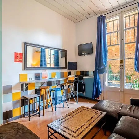 شباب كازا بارسيلو بيت شباب