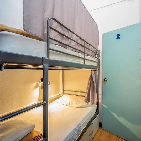 カサバルセロホステル *